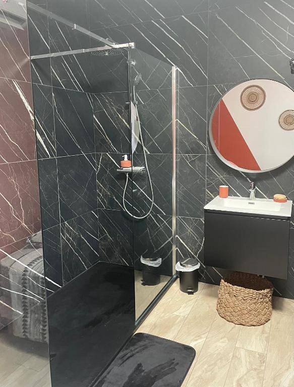 Appartement entier, Studio Cosy tt confort proche aéroport in Colombier-Saugnieu, Lyon et ses environs