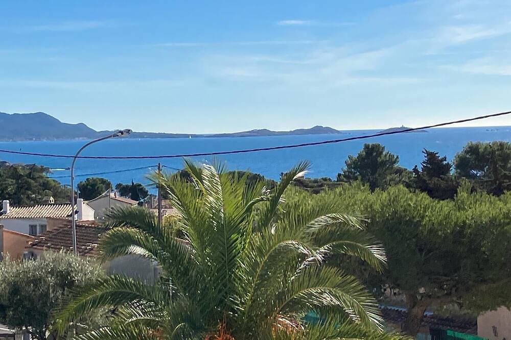 Entire apartment, Appartement Idéal Famille, Belle Vue Mer, Plage du Capelan Accessible à Pieds! in Bandol, Mediterranean Coast (France)