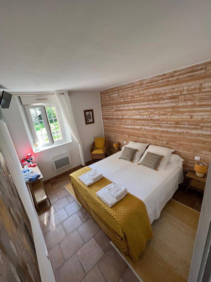 Double Room with Private Bathroom in Auterive, Lauragais