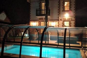 Location de vacances pour 11 personnes, avec piscine dans Mindin