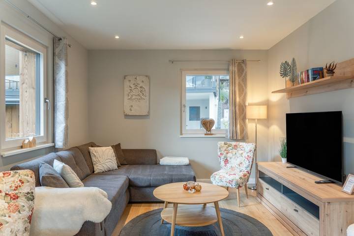 Ferienhaus 'Steinrose' mit Seeblick, privater Terrasse und WLAN in Bodensdorf, Gerlitzen