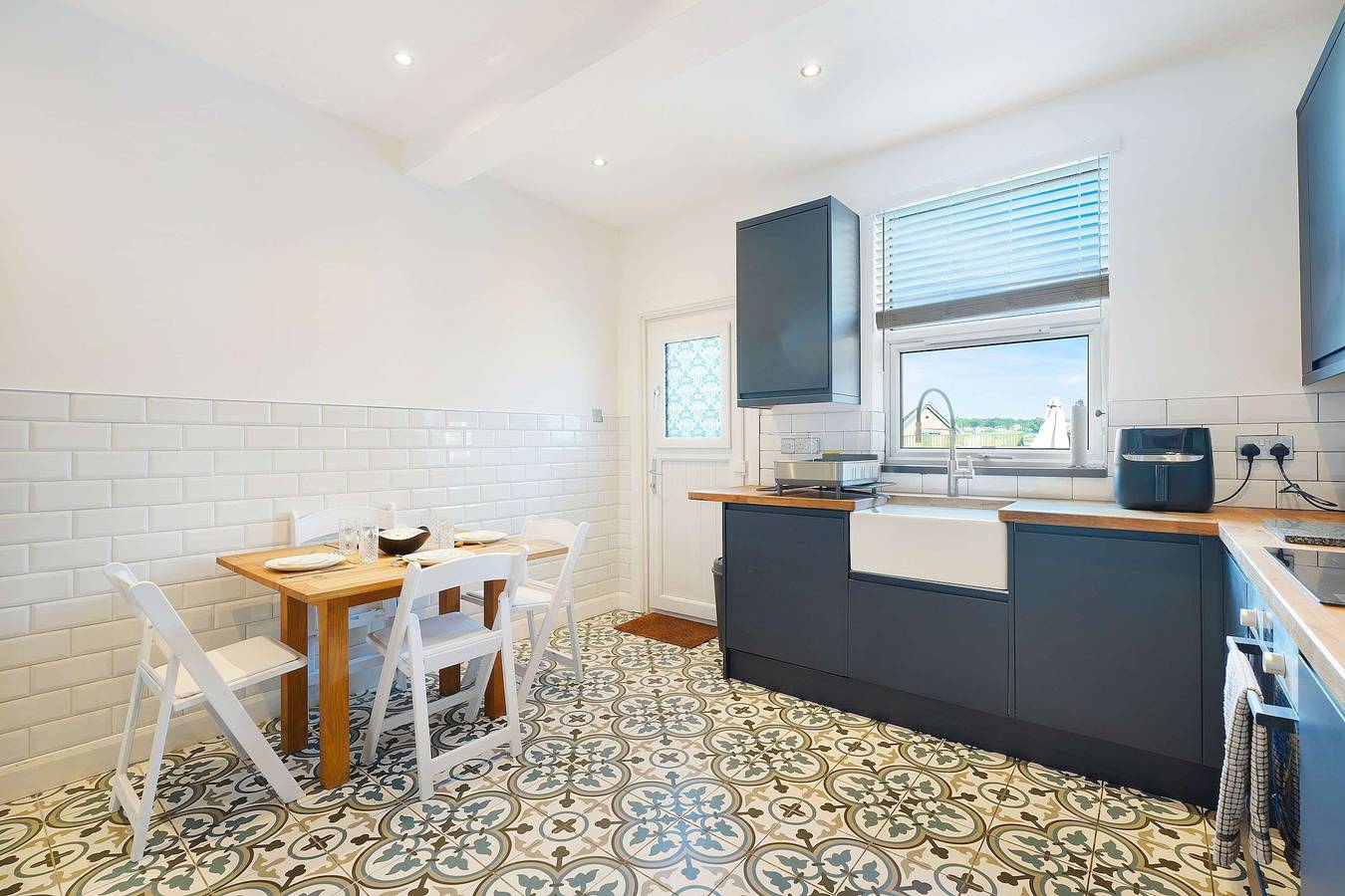Entire apartment, Chic 3Br Rotherham Parking Wifi By stay with us in South Yorkshire