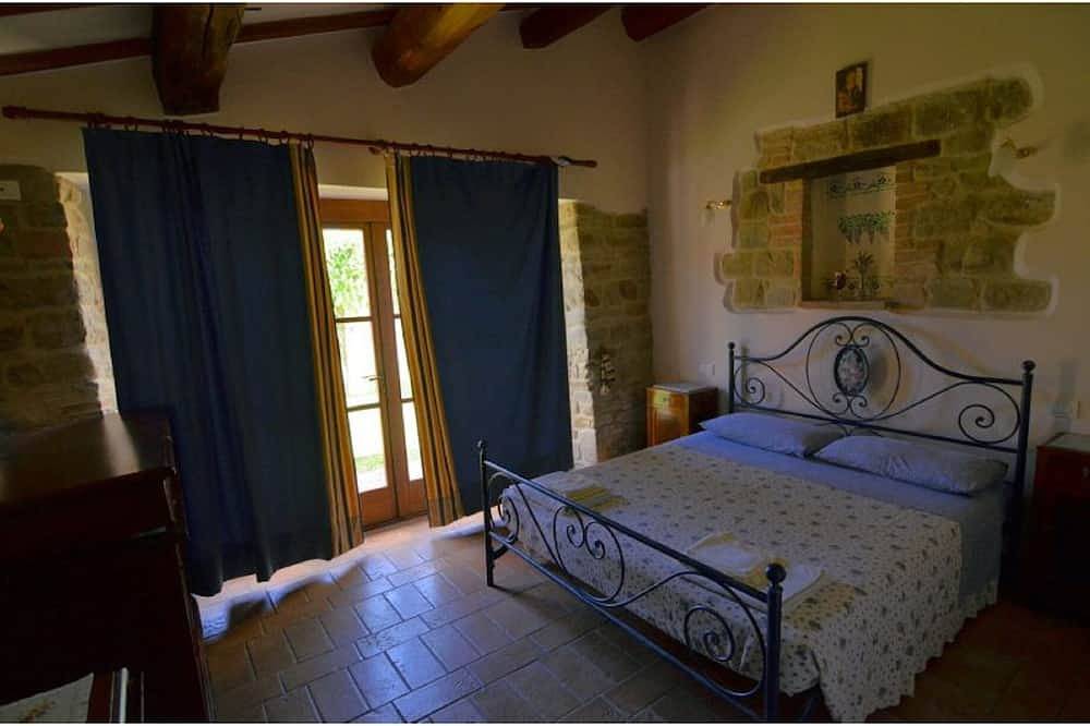 Charming Villa in Marche, private pool and fantastic landscape in Gualdo, Macerata Province