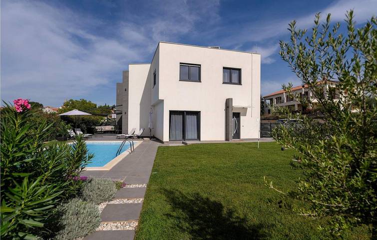 Ferienhaus für 8 Personen, mit Terrasse und Garten in Kastelir - 2