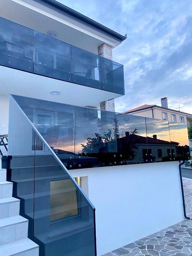 Ferienwohnung für 5 Personen, mit Terrasse und Ausblick in Koper