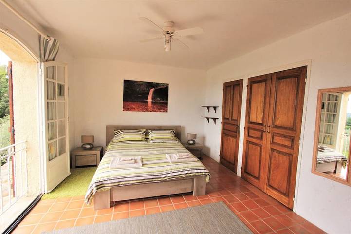 Location de vacances pour 8 personnes, avec jardin et balcon à Callas - 2