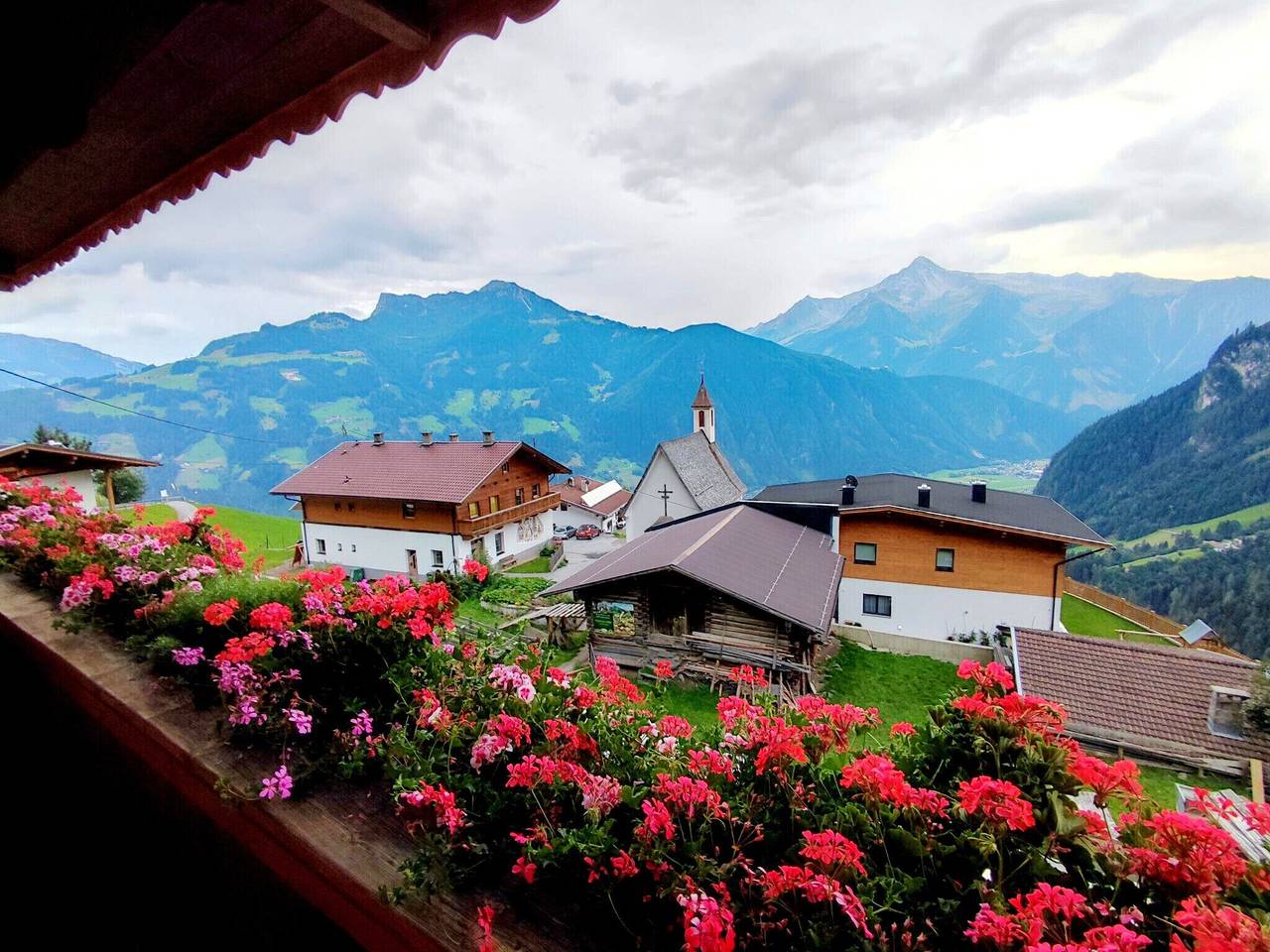 Wohnung in Hippach mit Bergblick in Tuxer Alpen, Hippach