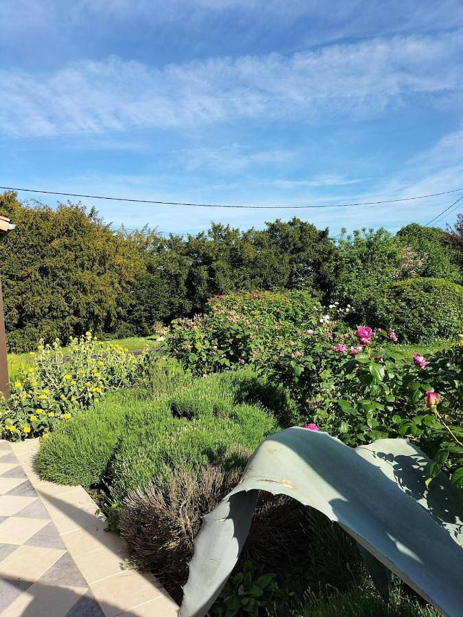 Location de vacances pour 2 personnes, avec jardin ainsi que piscine et vue à La Crèche - 4