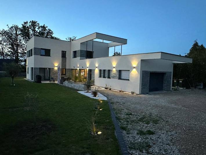 Location de vacances pour 8 personnes, avec Terrasse et Jardin à Bazoches-sur-Guyonne