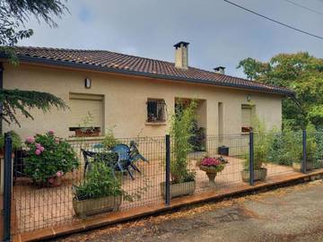 Gîte pour 6 personnes, avec jardin et vue, animaux acceptés à Durfort-Lacapelette