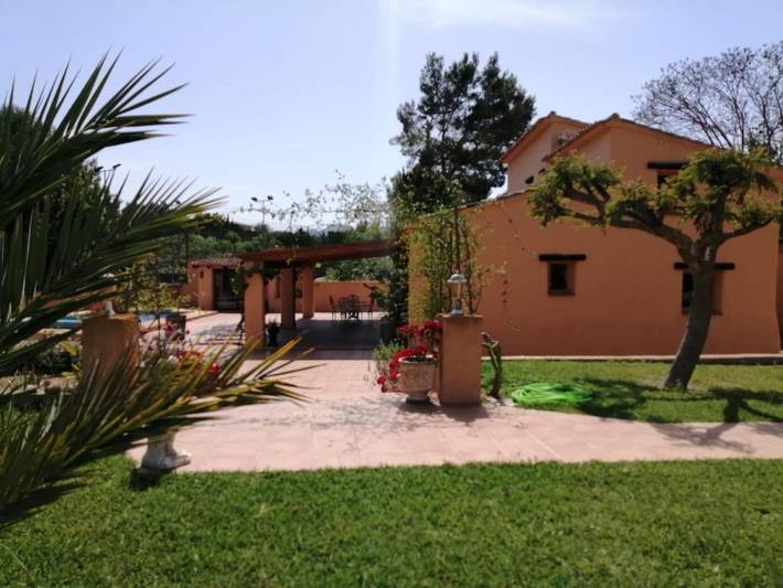 Chalet para 4 personas, con piscina y vistas al lago además de jardín y vistas, Se admiten mascotas en Marina Alta