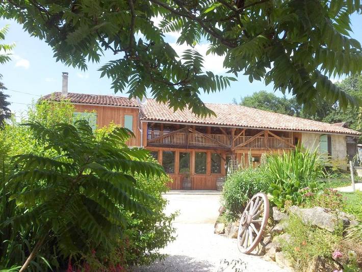 Chambre d’hôte pour 2 personnes, avec Balcon et Terrasse ainsi que Jardin et Piscine à Castillon-en-Couserans