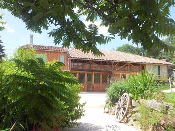 Chambre d’hôte pour 2 personnes, avec vue ainsi que piscine et jardin dans Parc naturel régional des Pyrénées ariégeoises