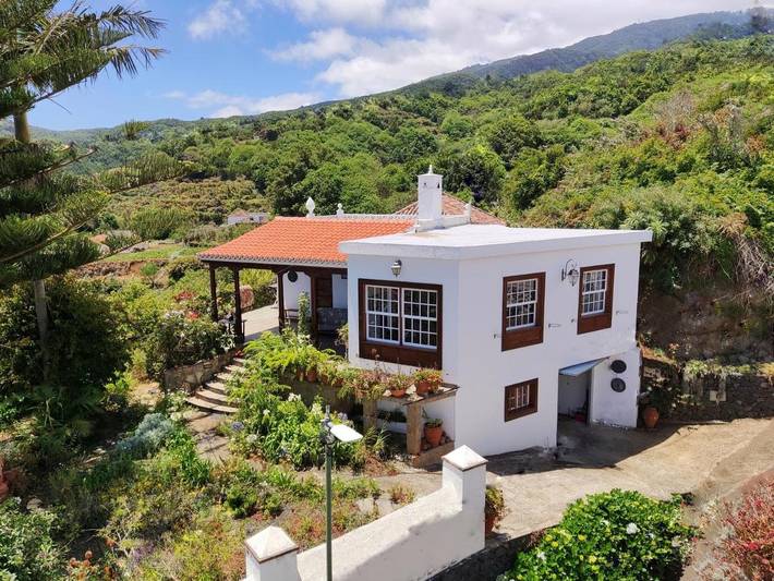 Casa rural para 3 personas, con jardín y vistas - 1