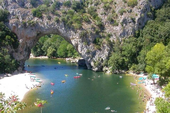 Location de vacances pour 10 personnes, avec vue et terrasse à Saint-André-de-Roquepertuis - 2
