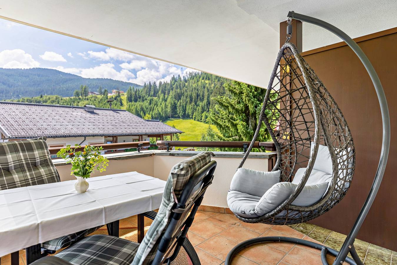 Doppelzimmer 1 im Gästehaus Elisabeth mit Bergblick, Gemeinschaftspool und Wlan in Radstadt, Ski Amadé