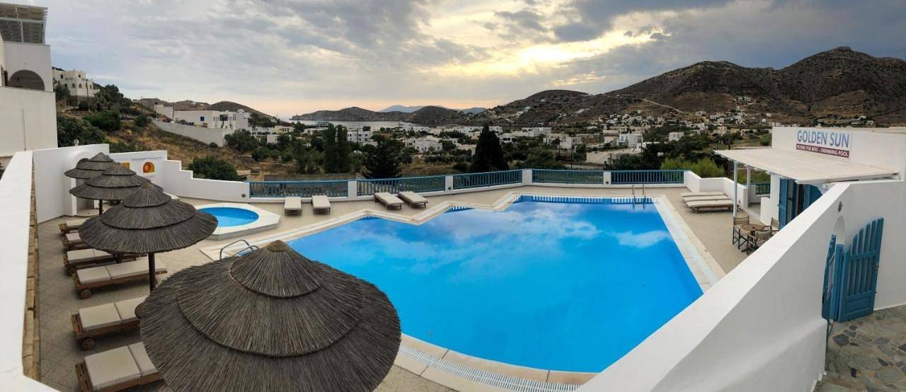 Golden Sun in Chora (Ios), Íos