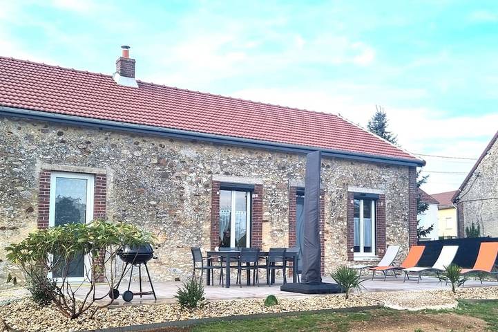 Location de vacances pour 4 personnes, avec terrasse et jardin à Montceaux-lès-Provins