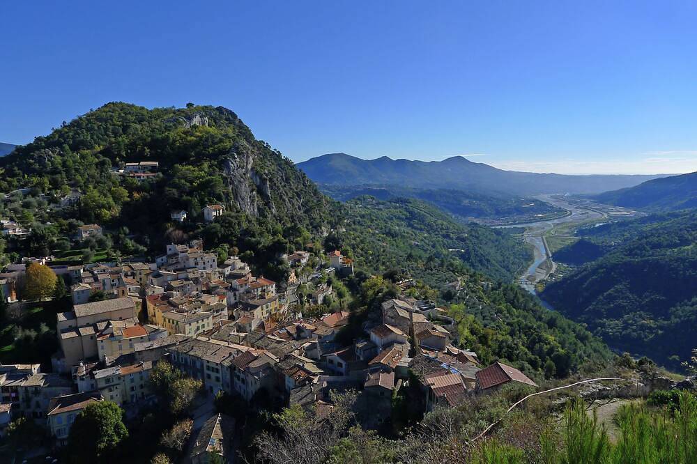 Appartement entier, F3 calme jardin avec vue sur le village in Gilette, Côte méditerranéenne (France)