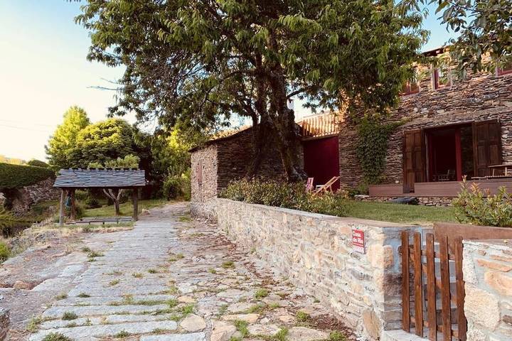 Casa de férias para 4 pessoas, com Varanda e Terraço e ainda Jardim and Vista em Montesinho