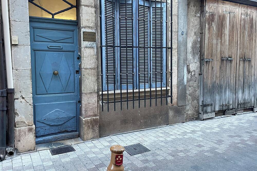 Entire apartment, Atypical apartment in downtown Le Luc en Provence Near Saint-Tropez in Le Luc, Draguignan region