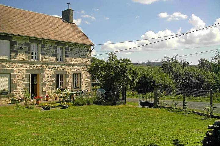 Gîte pour 3 personnes, avec jardin, animaux acceptés à Chapdes-Beaufort