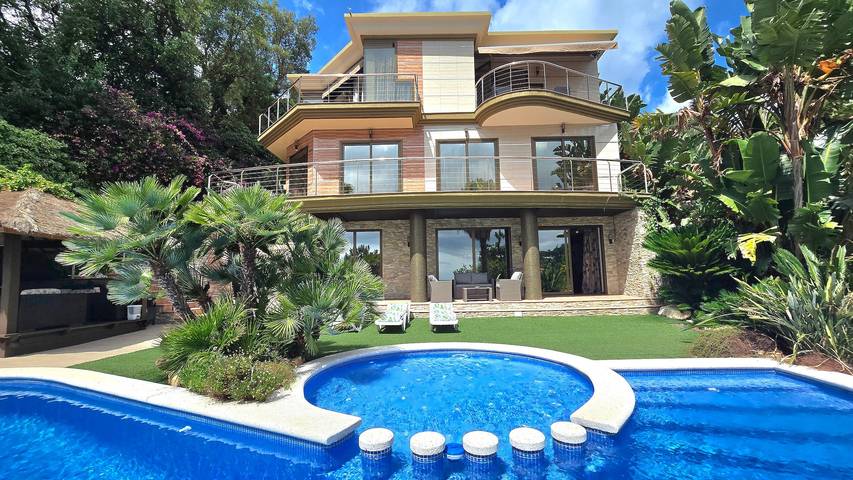 Luxury Sea View Villa Brava with Pool, Jacuzzi & Sauna in Lloret de Mar, Costa Brava
