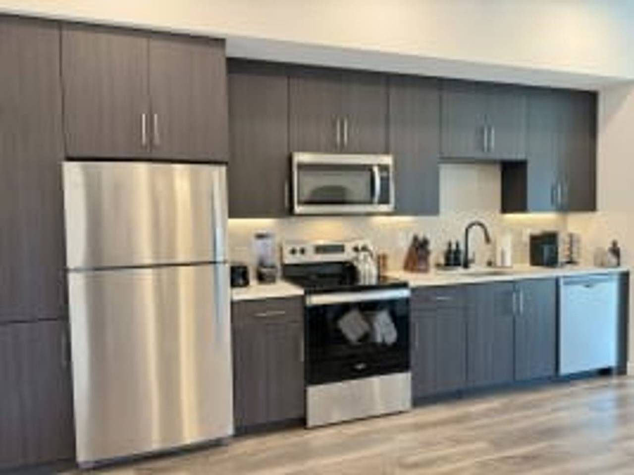 Entire apartment, Modern Mid-Hollywood Home Sunset View Free Parking in Hollywood, Los Angeles