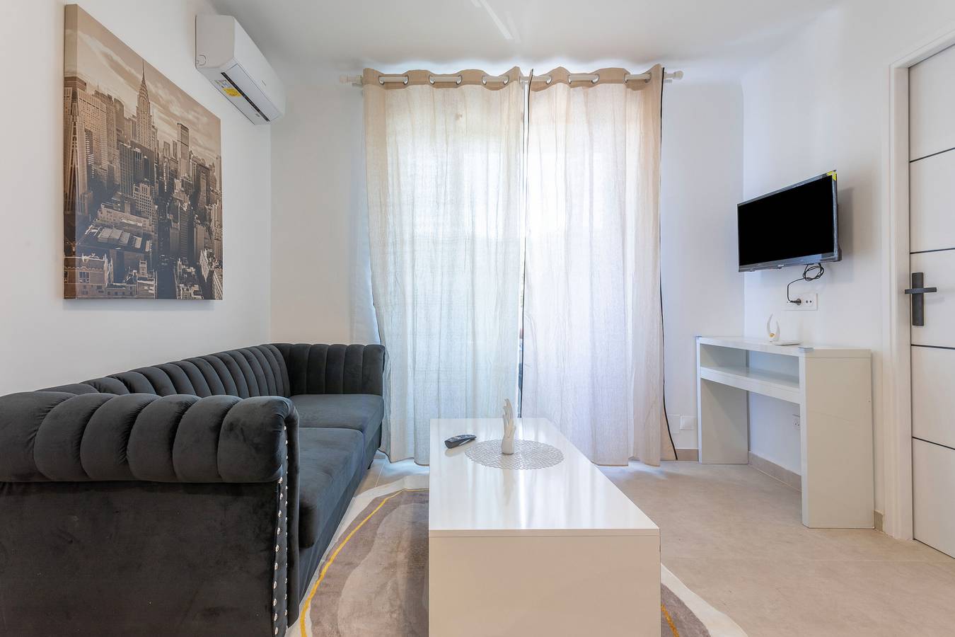 Apartamento entero, Apartamento '113' con balcón, Wi-Fi y aire acondicionado in Cogolin, Region de Draguignan