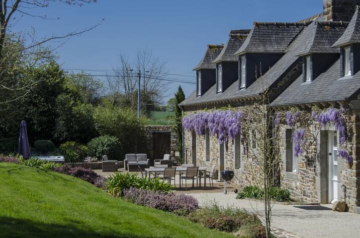 Gîte pour 6 personnes, avec jacuzzi et jardin ainsi que terrasse et sauna, animaux acceptés