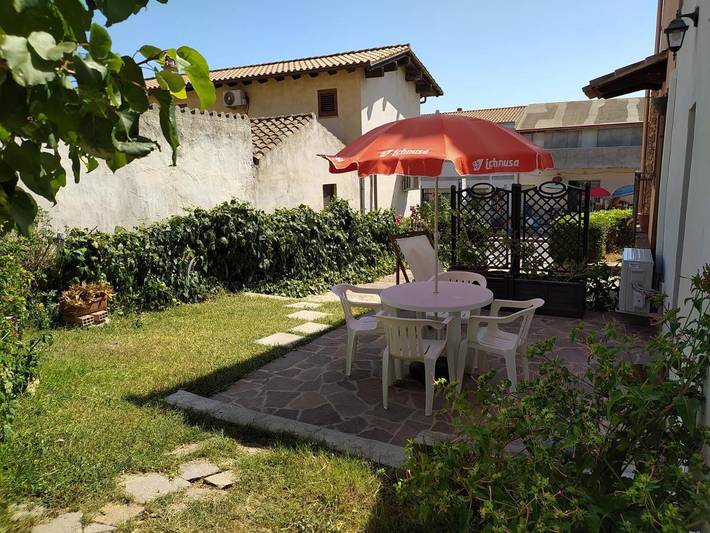 Location de vacances pour 2 personnes, avec terrasse ainsi que jardin et vue, animaux acceptés à Sant'Anna Arresi - 3