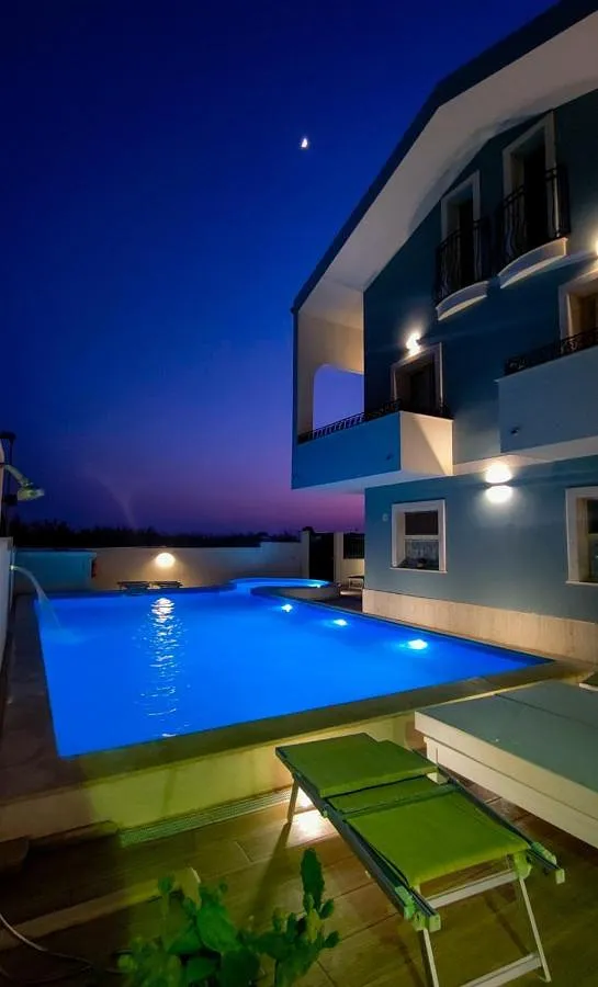 Casa de huéspuedes para 2 personas, con vistas además de piscina y terraza - 1