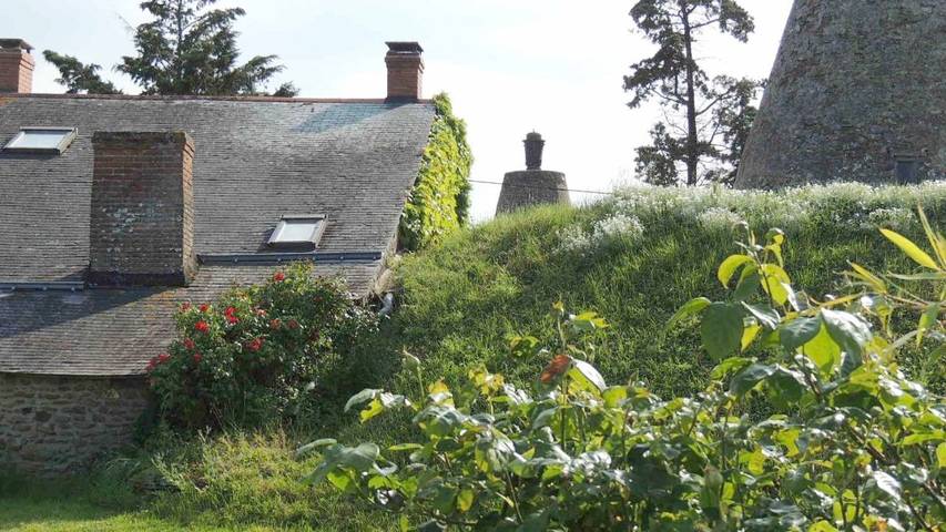 Location de vacances pour 2 personnes, avec jardin et piscine ainsi que bassin pour enfant et vue à Faye-d'Anjou - 3