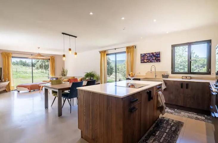 Location de vacances pour 7 personnes, avec jardin ainsi que vue et piscine à Meyrargues - 4