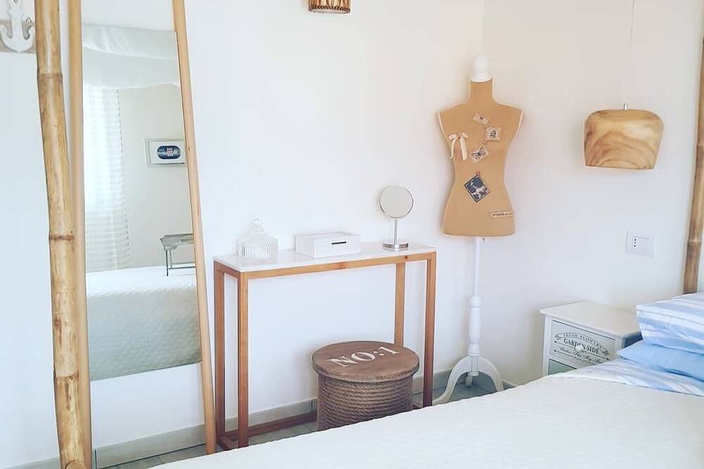 Ganze Wohnung, From the apartment and terrace view of the Lake, and with private parking space in Blevio, Comer See