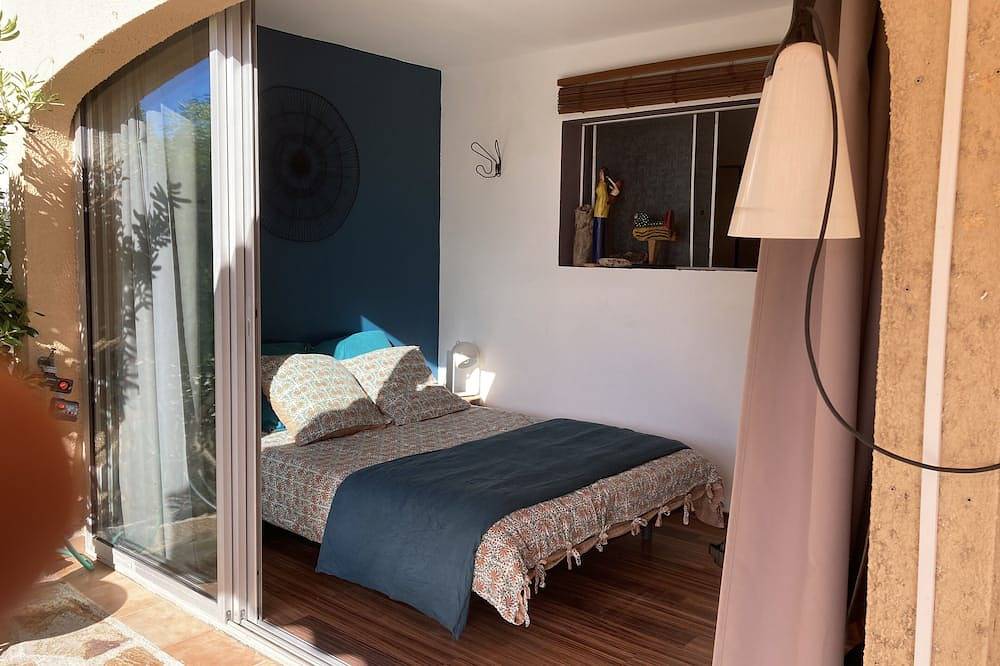 Ganze Wohnung, Charming Pramousquier Beach Appart. 150 m vom Strand entfernt. 4 km von Le Lavandou entfernt. in Pramousquier, Le Lavandou