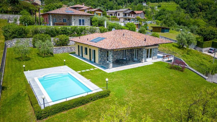 Villa pour 8 personnes, avec jardin et vue ainsi que piscine et vue sur le lac dans Tremezzo