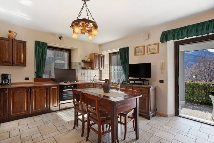 Hel lejlighed, Apartment 'A7' with Mountain View, Private Terrace and Wi-Fi in Saint-Pierre (Aostatal), Comune di Saint-Pierre