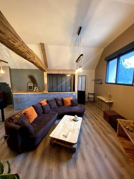 Gîte pour 4 personnes, avec balcon à Lézinnes