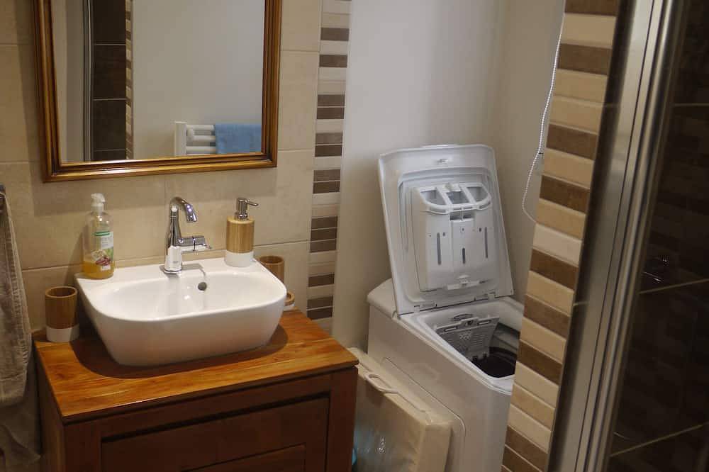 Appartement entier, \"Le Nid\"- Accueil chaleureux pour 1 à 4 personnes. in Étables-sur-Mer, Côte de Goëlo