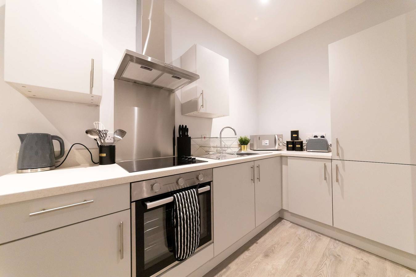 Geheel appartement, Convenient 2 Bed Apartment in Waterloo, Liverpool in Merseyside