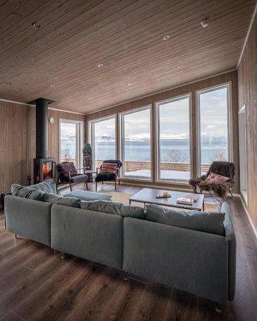 Ferienhaus für 8 Personen, mit Ausblick und Garten sowie Sauna in Lyngen