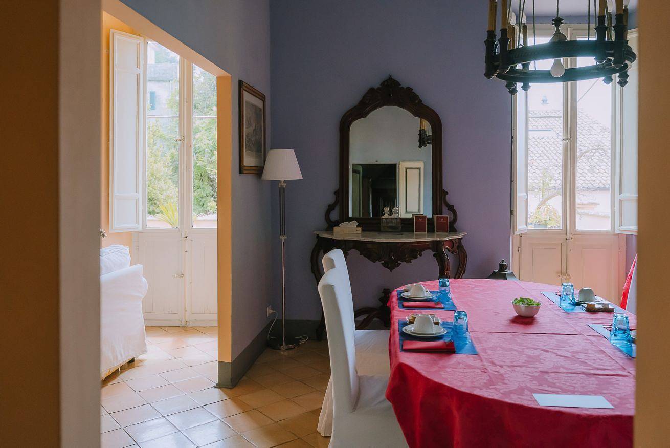 Appartement entier, Altana, elegant penthouse and super terrace: inside history. 7 km from beautiful sea beaches.      in Fermo (Village), Fermo