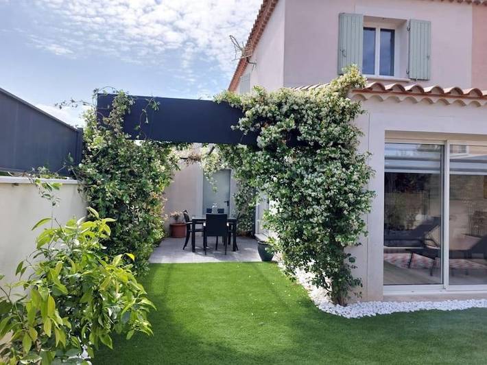 Location de vacances pour 4 personnes, avec Terrasse et Jardin à Redessan