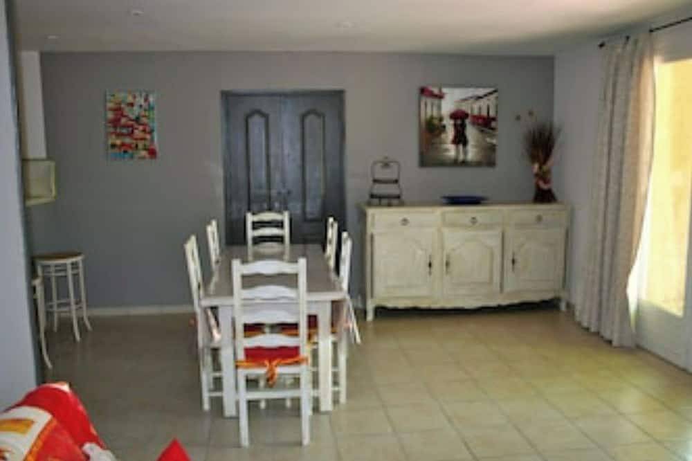 Entire apartment, Appartement de caractère dans un mas provençal in Jonquières, Vaucluse