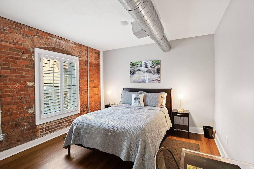 Ganze Wohnung, High End Custom Penthouse im Zentrum von Downtown Auburn in Auburn (AL), Alabama