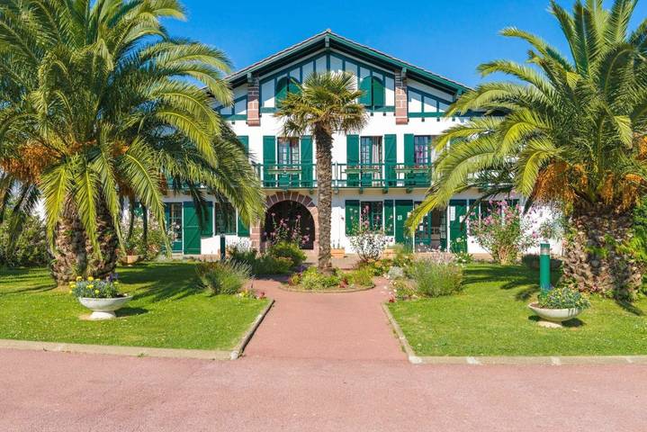 Parc de vacances pour 2 personnes, avec piscine ainsi que jacuzzi et balcon au Pays basque - 3