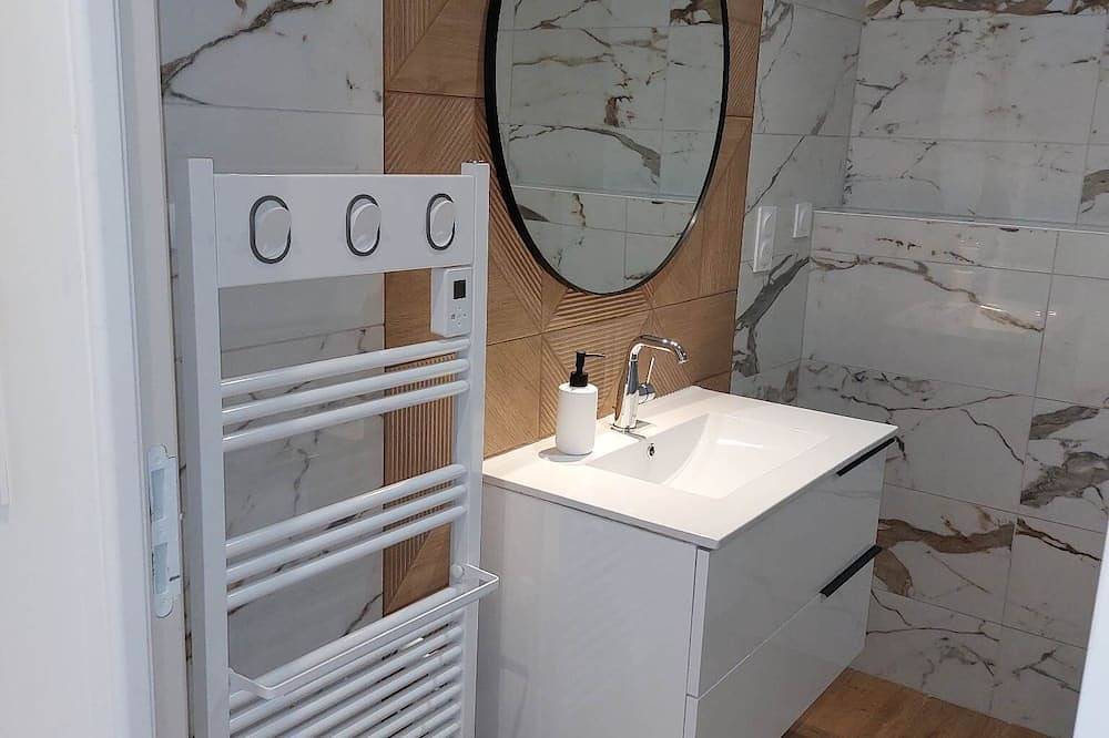 Entire apartment, La Villa Bompard 48m² Cœur de Ville Avec Terrasse in Rodez, Massif Central