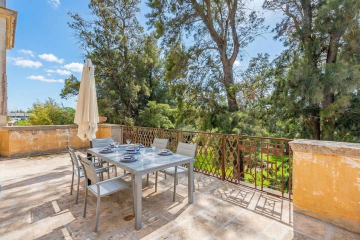 Gîte pour 13 personnes, avec Balcon ainsi que Terrasse et Bassin pour enfant à Gallipoli