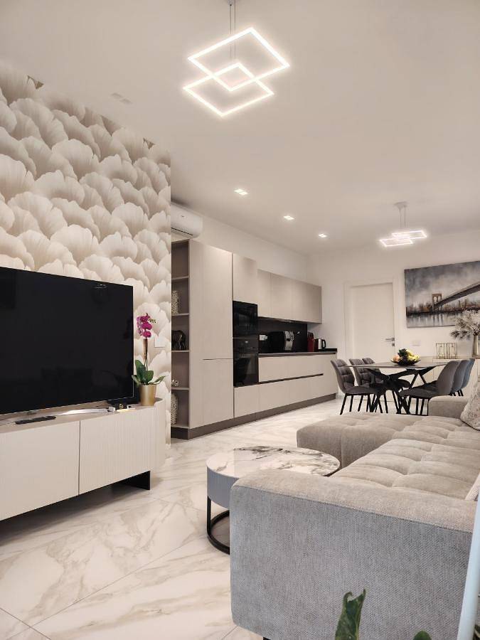 Location de vacances pour 6 personnes, avec vue et balcon, animaux acceptés à Varèse